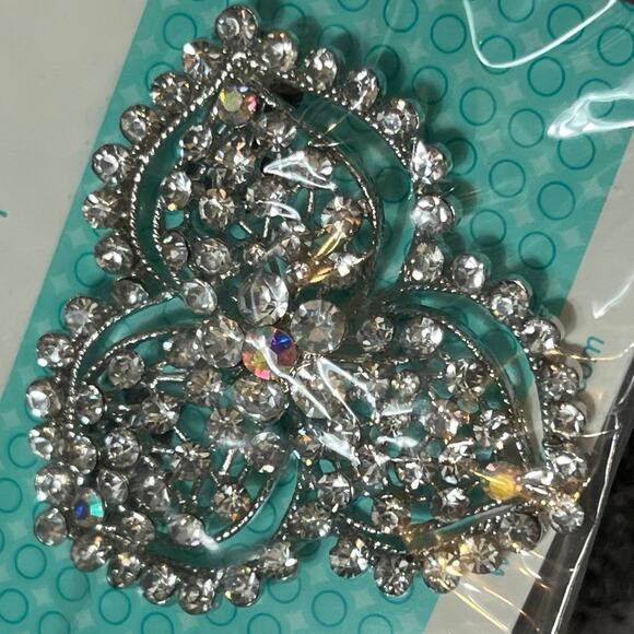 Pugster rhinestone large brooch or pin.  Jewelry making sparkly - Picture 2 of 6